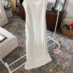 Elegant White Sleeveless Dress